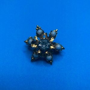 Small snowflake brooch